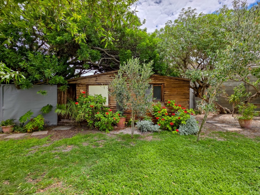 1 Bedroom Property for Sale in Bloubergrant Western Cape